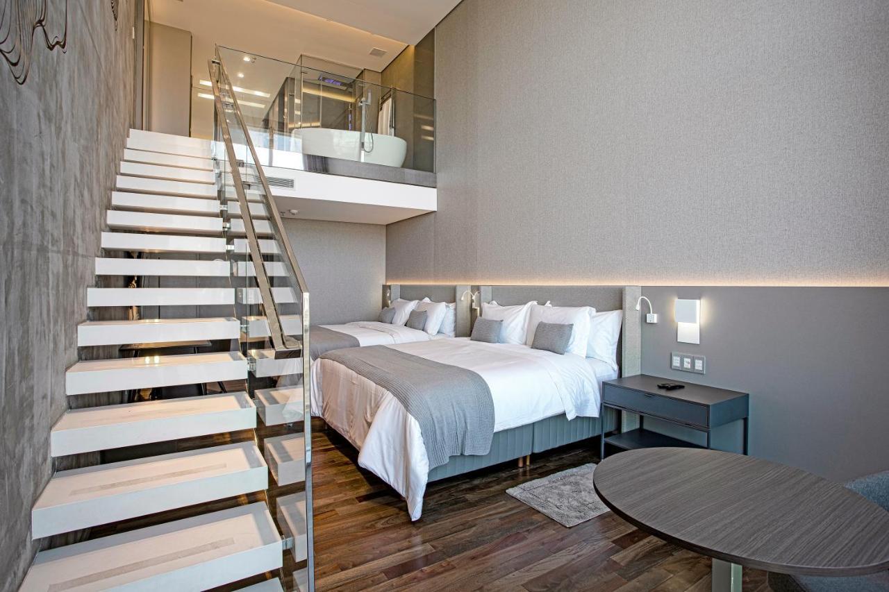 Suryaa Hotel Pinhais, Curio Collection By Hilton Extérieur photo