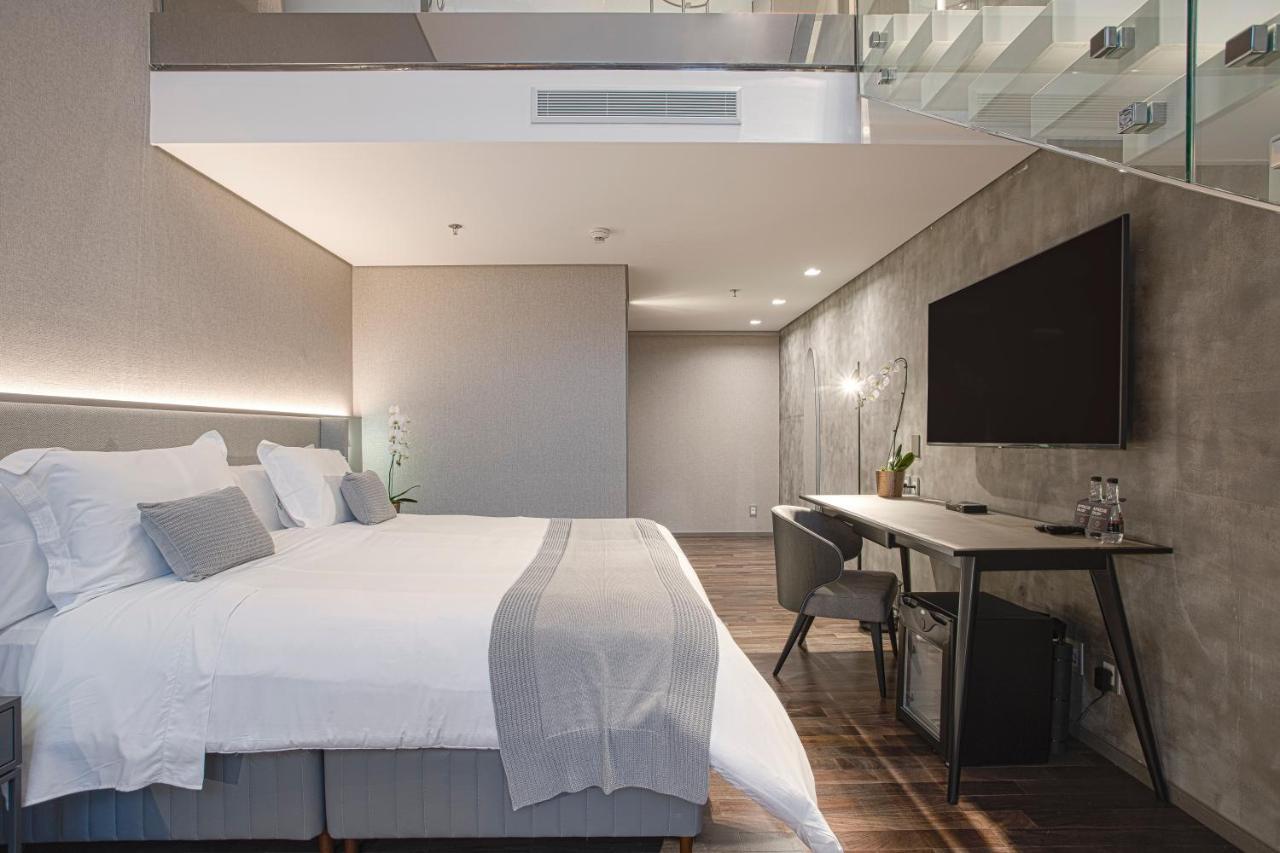 Suryaa Hotel Pinhais, Curio Collection By Hilton Extérieur photo