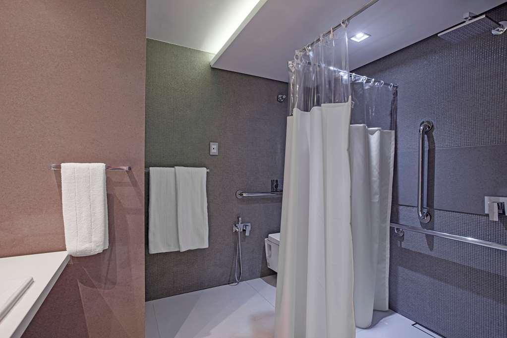 Suryaa Hotel Pinhais, Curio Collection By Hilton Extérieur photo