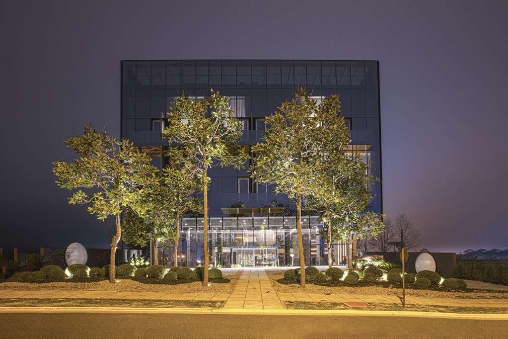 Suryaa Hotel Pinhais, Curio Collection By Hilton Extérieur photo